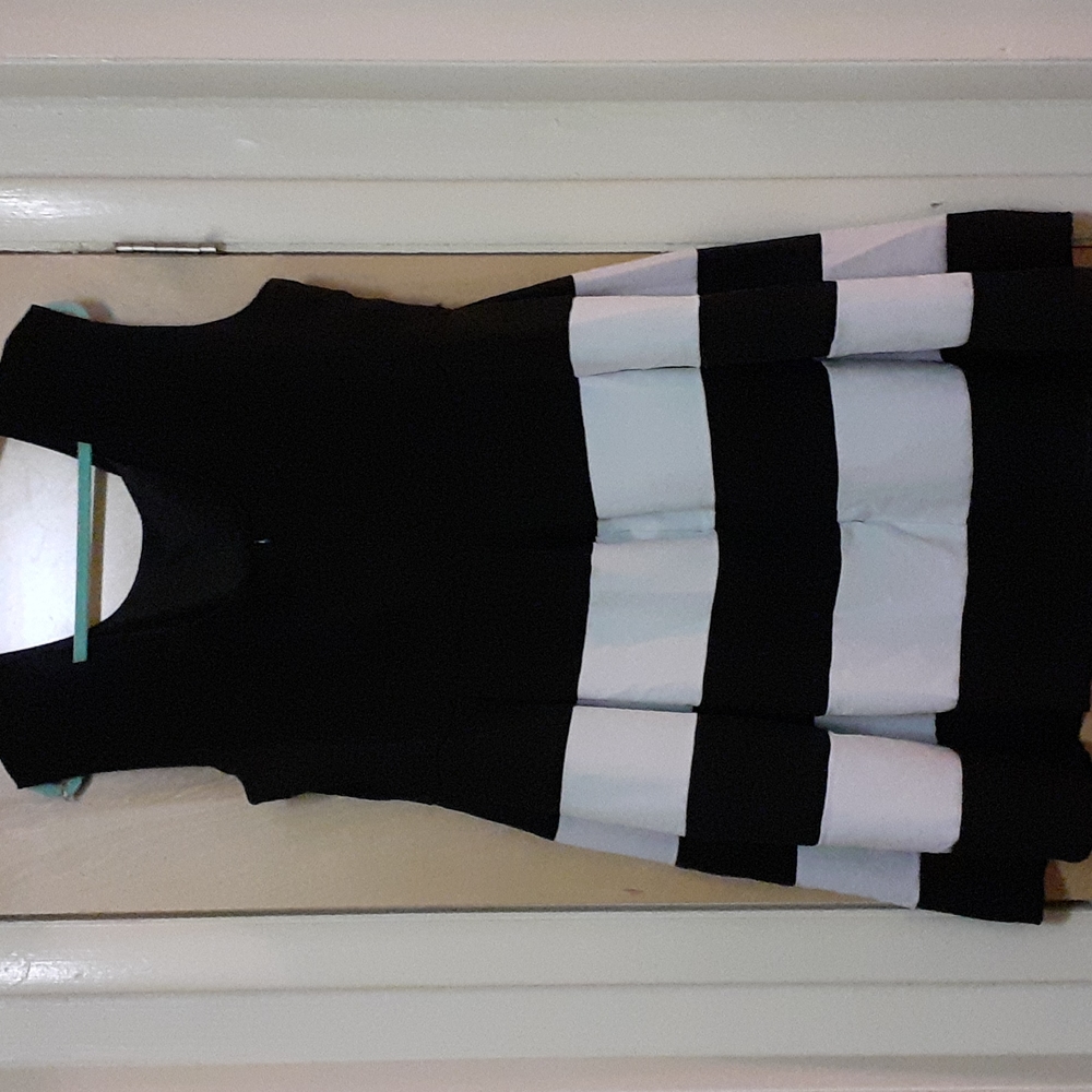 DRESS - Picture 3 of 4